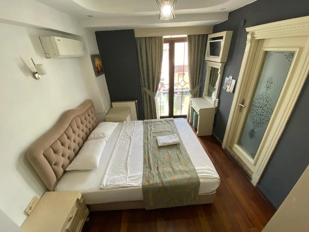 La Petite Maison Hotel Стамбул 2*,