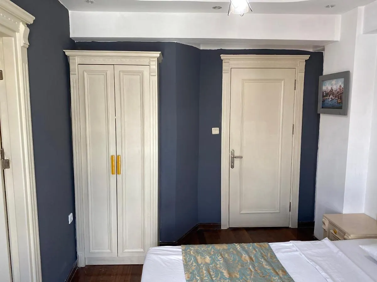 La Petite Maison Hotel Стамбул 2*,